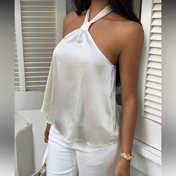 Luxe Twist Neck halter Tank Top - Picture 3 of 3